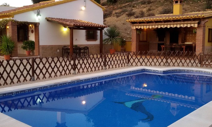 Almogia House | Ideal for families. Private swimming pool. Andalusian house. Very close to Malaga