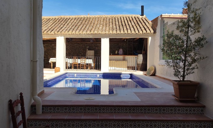 Niguelas Cottage | Ideal house for families with pool in a spectacular patio