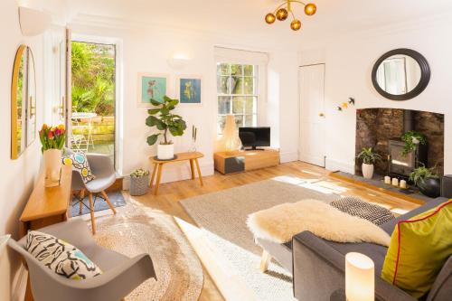 Clifton Apartment | Idyllic Clifton Hideaway - Stunning Garden Flat