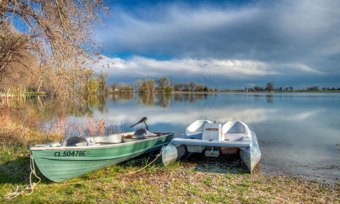 Mead House | Idyllic Country Lake house~Large Deck~Lakefront~Mountain Views~Tranquil Setting