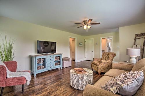 Athens House | Idyllic Getaway with Deck about 4 Mi to Dtwn Athens