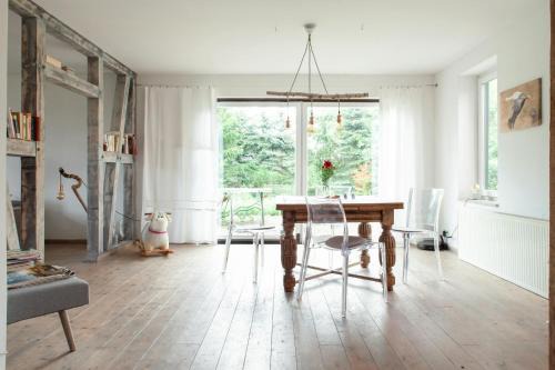 Platschow House | Idyllic Home Between Fields And Elbe Dyke