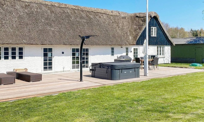 Gedesby House | Idyllic Thatched Cottage Retreat-By Traum