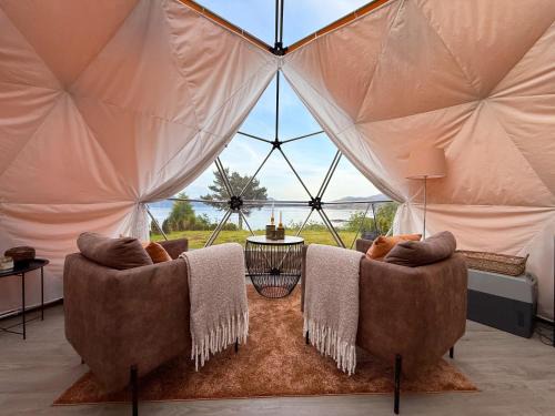 Silda Other | Idyllisk overnatting i dome ved sandstrand