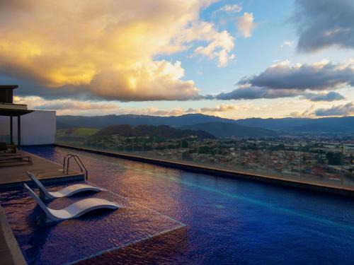 Curridabat Apartment | iFreses, Study Full equipped whith Pool, air- conditioning, spectacular view of the city, parking with additional payment