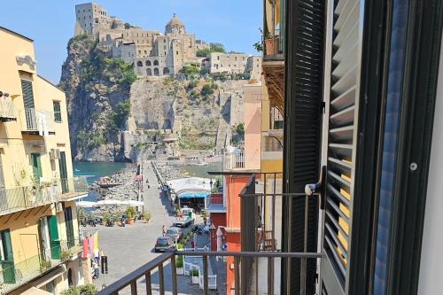 Ischia Porto Apartment | Il Balcone sul Castello