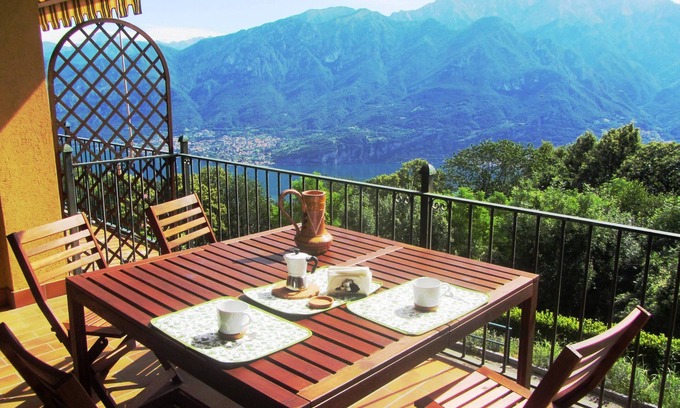 Magreglio Apartment | il balcone sul lago