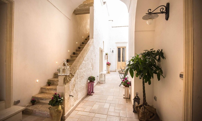 Poggiardo Bed & Breakfast | IL BORGO - VILLA A CORTE from 1700 a few km from the sea