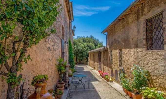 Simignano Apartment | Il Nocciolo by Interhome