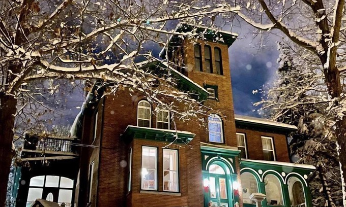 Sherbrooke Bed & Breakfast | Ile De Garde B&B