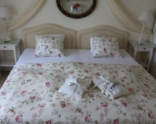 Wolfhausen Bed & Breakfast | Im Röseligarten