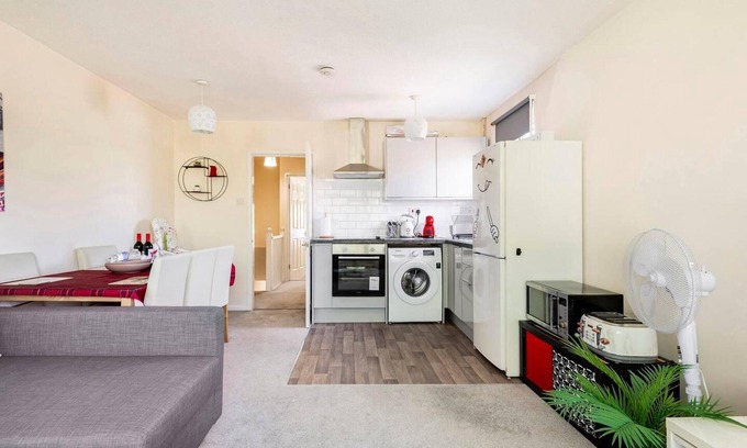 Bletchley House | Immaculate 2 - Bedroom House in Milton Keynes