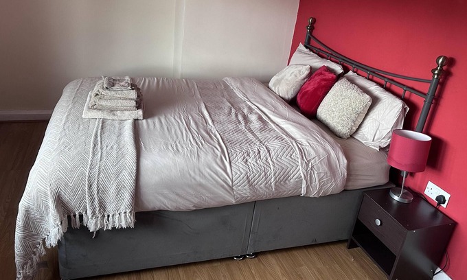 Walsall House | Immaculate 3-Bed House in Walsall