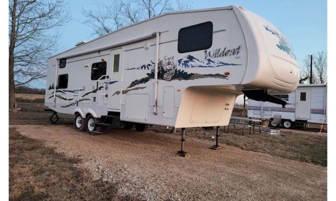 Winnsboro RV Rental | Immaculate Country Wildcat