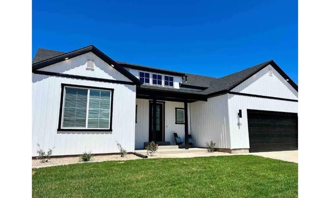 Cedar City House | Immaculate huge home with a private pickleball court close to national parks