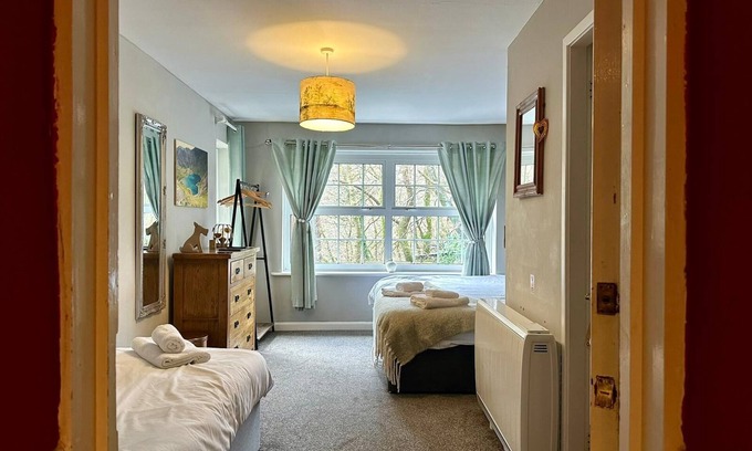 Fairbourne House | Immerse yourself in 400-year-old history at Panteinion Hall