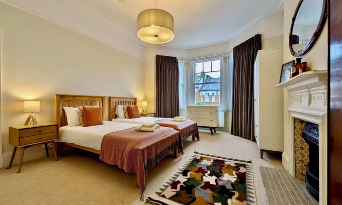 Tulse Hill House | Impressive 5BR family home in Leafy