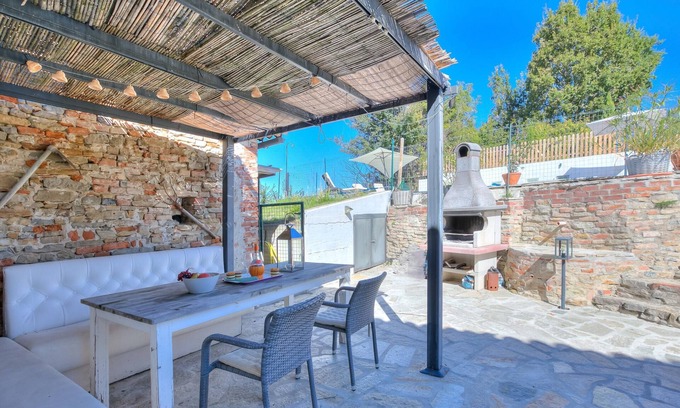 Clavesana Apartment | In Bocca Al Lupo Flat 3, Clavesana, Italy
