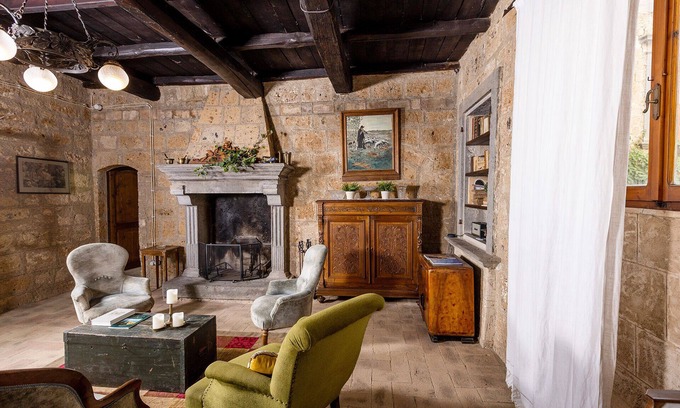 Bagnoregio House | In downtown Civita, an aristocratic home for living in time gone by.