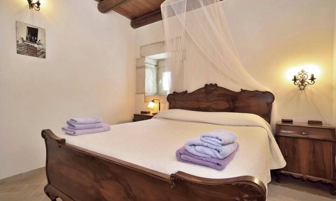 Balata di Modica House | In the heart of the Baroque typical dwelling with Jacuzzi and view of the Hyblean countryside