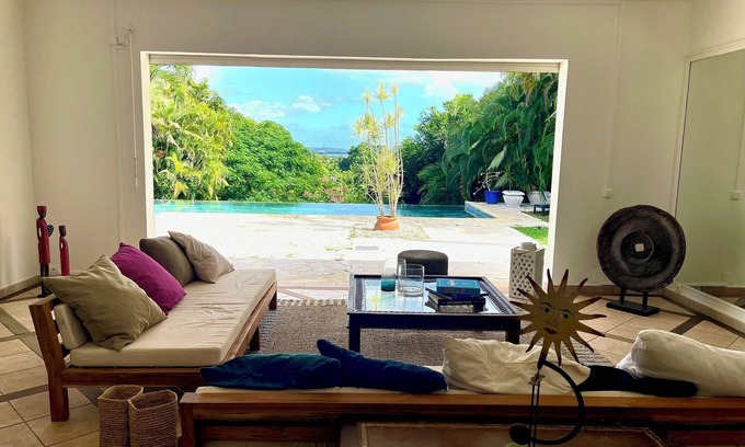 Baie-Mahault House | In the midst of the Green Butterfly, Maison La Samana offers comfort and tranquillity.