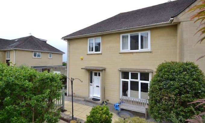 Bathampton House | In tranquil Bathwick yet close to the city