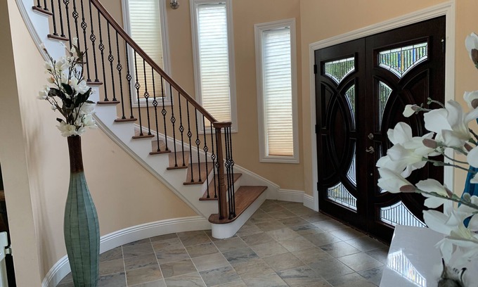Northeast Yonkers House | INCREDIBLE/LUXURIOUS 3BDR HOME, 20 MIN FROM NYC