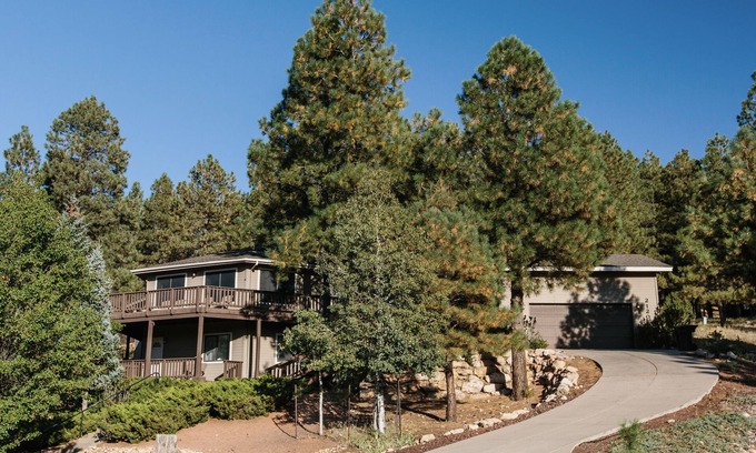 Flagstaff Cabin | Incredible Mountain Views! Flagstaff home in Continental Country Club Sleeps 12