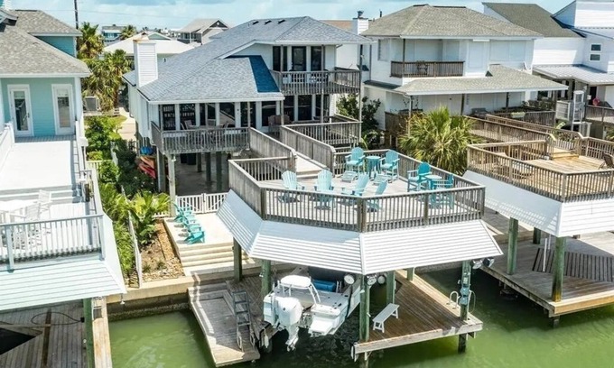 Isla Del Sol House | Incredible sunset views on Galveston Bay
