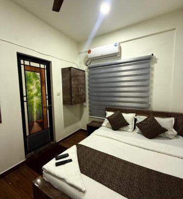 Shenoys Hotel | Indeo Residency