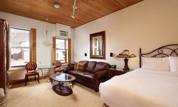 Downtown Hotel | Independence Square Unit 306, Hotel Room with Large Sitting Area & Wet Bar