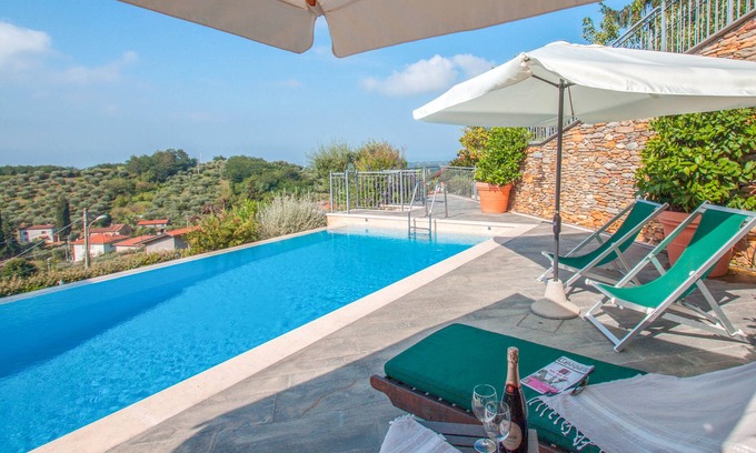 Strettoia Villa | INDEPENDENT SEA VIEW VILLA WITH PRIVATE INFINITY POOL 3 BEDROOMS