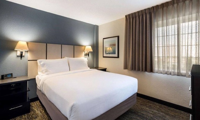 Gwinnett Place Hotel | Indulge in Home-Like Comfort! Close to McDaniel Farm Park, Pets are Allowed