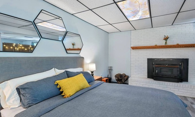 Leicester Apartment | Indulge in the comfort and tranquility of this newly remodeled garden studio!