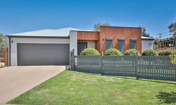Mildura House | Indulge Luxury Homes - Dockside Marina