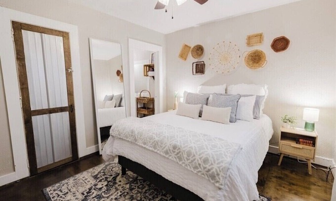 Fort Payne Apartment | Industrial Apartment #4 Queen Studio