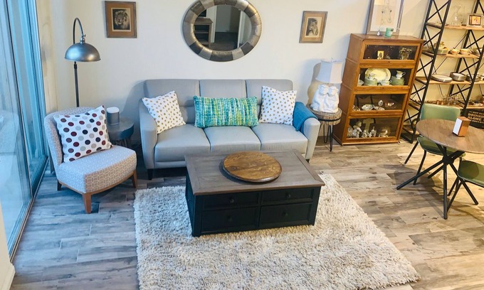 Oak Creek House | Industrial-Lux 3-Story Townhouse in Gated Community of Homes - PETS WELCOME