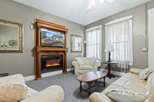 Babe Denny House | Indy Stadium Villa 710