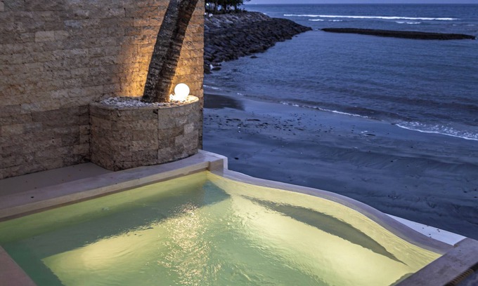 Candi Dasa Villa | Infinity Pool Oceanfront Luxe Villa Cowrie