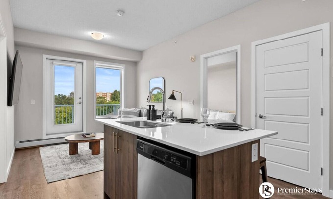 Inglewood House | Inglewood Luxury King Bed Parking Netflix#15