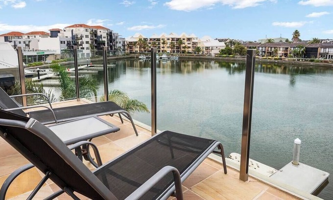 Patterson Lakes House | Inner Harbour - Luxe townhouse with a water view