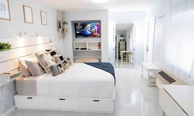 Regal Palms House | Insta-worthy getaway near Disney w/free parking!π