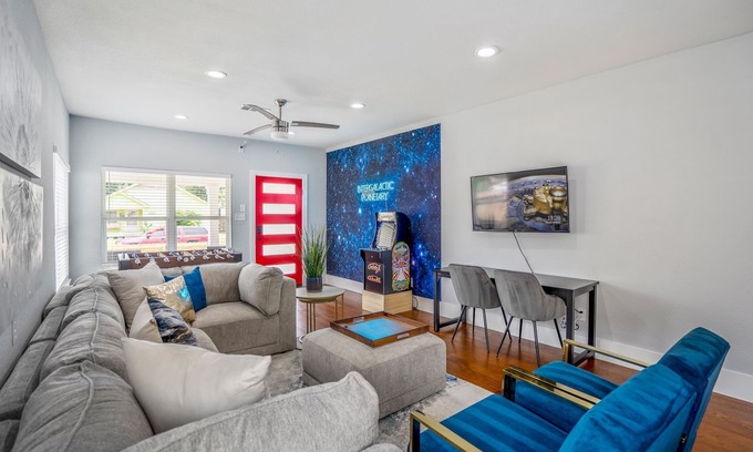 Greater East End House | Intergalactic Abode at East Downtown