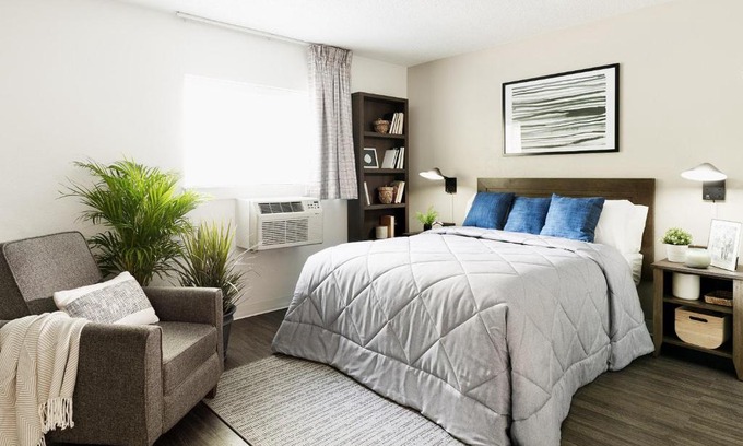 Loring Heights Hotel | InTown Suites Extended Stay Atlanta GA - West Midtown