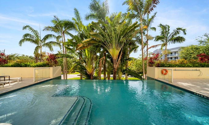 Deerfield Beach Condo | Intracoastal Water View! 2 blocks to Beach and PickleballnTennis nearby