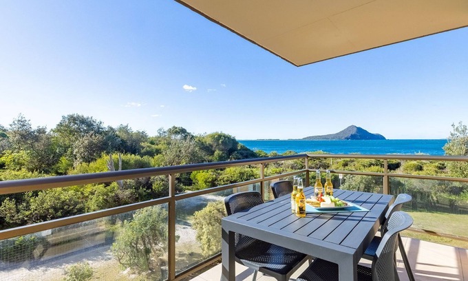 Nelson Bay Apartment | Intrepid, 15 3 Intrepid Close - right on the beachfront and WiFi