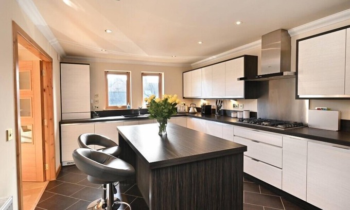 Inverness City Centre Cottage | Inverness City Apartment