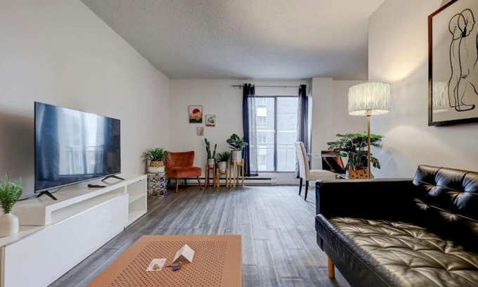Quartier des Spectacles Apartment | Inviting 1BR on Rene Levesque