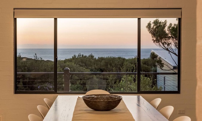 Yallingup House | INVITING 2 STOREY COASTAL ESCAPE IN PRIME HOLIDAY POSITION ON YALLINGUP HILL