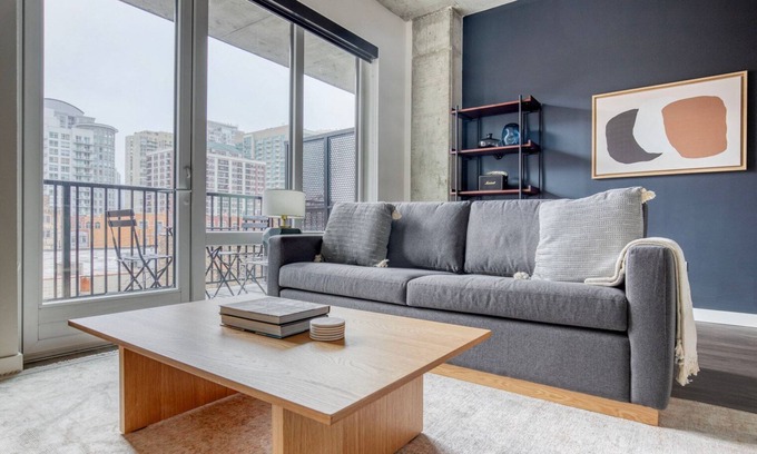Killgubbin Apartment | Inviting River North 1BR w/Outdoor Pool, 1 Block to L, by Blueground